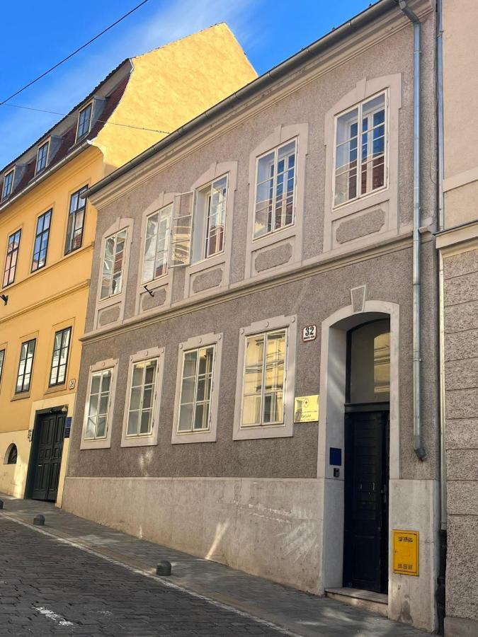 Art / Peaceful / Historical City Center Apartment ザグレブ エクステリア 写真
